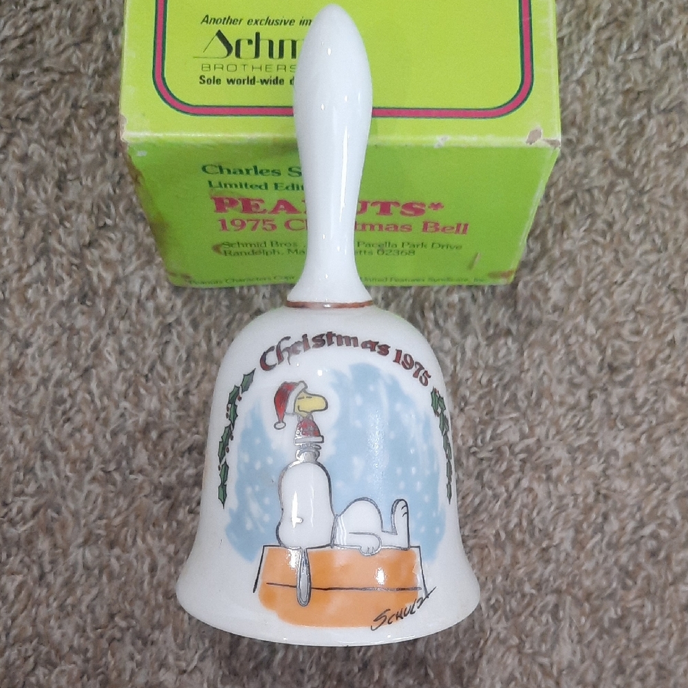 Peanuts Christmas Bell 1975
